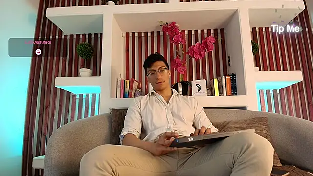 ApoloCruz online show from April 19, 3:06 am