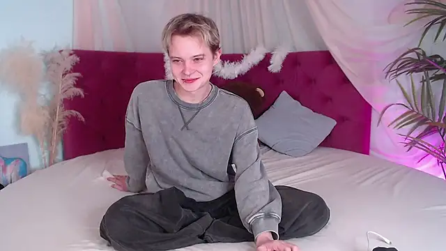 Snapshot of DemianEnglen chatting on September 23, 9:47 pm DemianEnglen online show from September 23, 9:47 pm