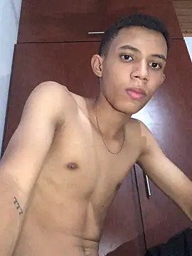 Alvarozzxv online show from January 31, 5:19 am