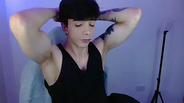 H3ll B0I online show from March 25, 11:42 pm