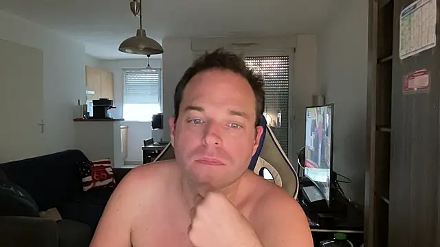 Funnyjul31 online show from March 7, 5:28 pm