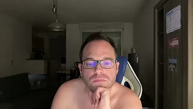 Funnyjul31 online show from March 22, 8:37 pm