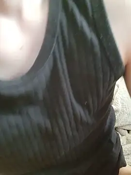 yuukee11111 online show from June 8, 5:52 am