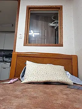 Tyyyggjju online show from November 20, 12:48 pm