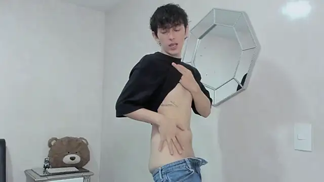 miketwink online show from February 3, 1:47 am