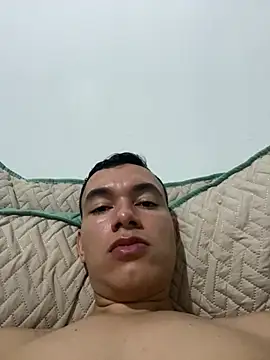 Snapshot of hornytwins15 chatting on March 14, 3:26 am hornytwins15 online show from March 14, 3:26 am