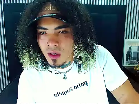 Snapshot of LihanJor_23 chatting on October 8, 1:26 pm LihanJor 23 online show from October 8, 1:26 pm