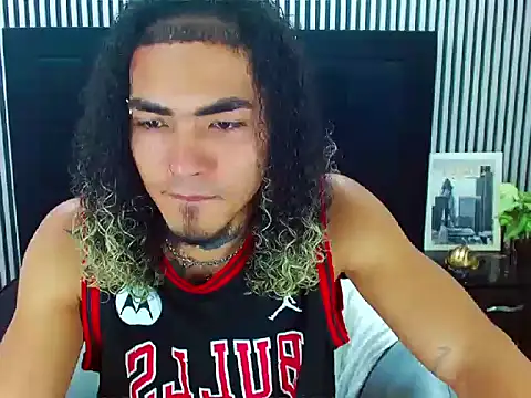 Snapshot of LihanJor_23 chatting on September 28, 1:09 pm LihanJor 23 online show from September 28, 1:09 pm