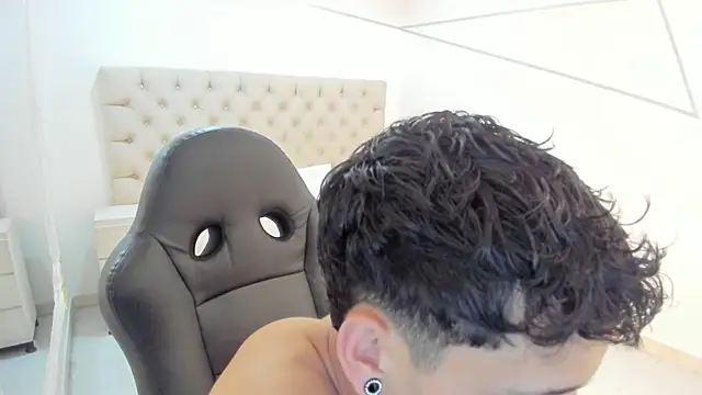 JhoanLeandro online show from October 27, 8:05 am