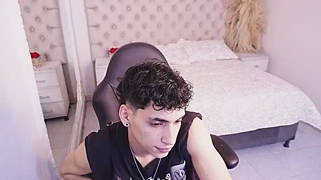 JhoanLeandro online show from July 3, 6:19 am