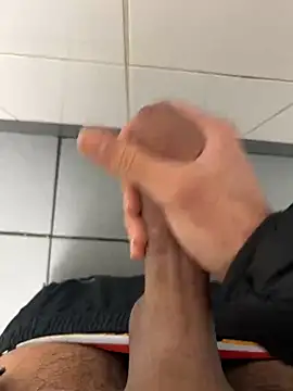 amialiii online show from February 13, 10:43 pm