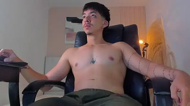 ISAAC CRYSTON online show from December 15, 7:44 pm