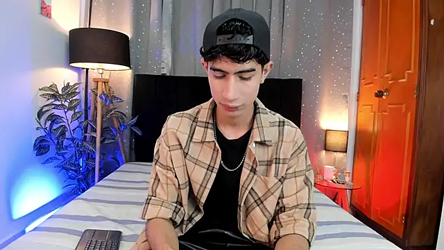 NovaaWheler online show from February 6, 4:42 am