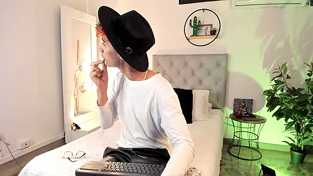 NovaaWheler online show from March 21, 5:00 am