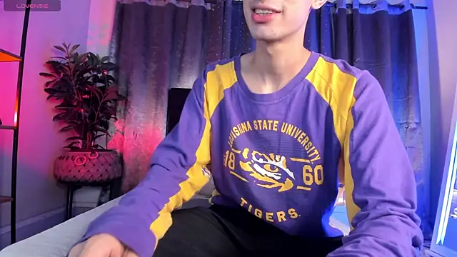 NovaaWheler online show from April 19, 8:44 pm