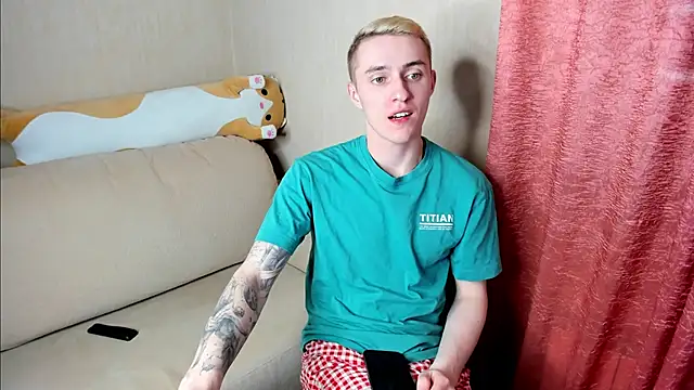 Snapshot of crazybottom99 chatting on March 2, 4:25 pm crazybottom99 online show from March 2, 4:25 pm