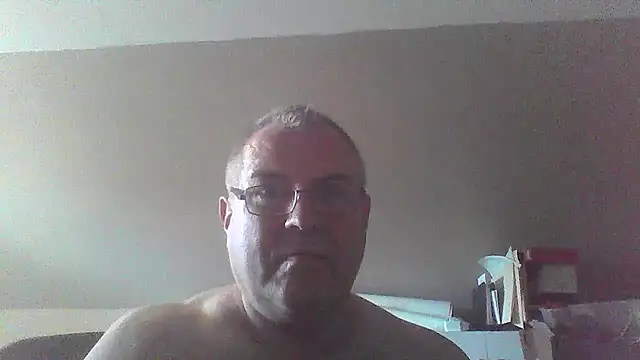 Snapshot of mkestr69 chatting on October 1, 5:17 pm mkestr69 online show from October 1, 5:17 pm
