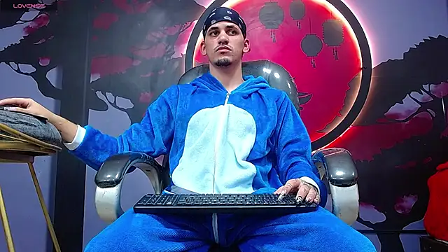 Dirty Kingg online show from November 4, 8:10 pm