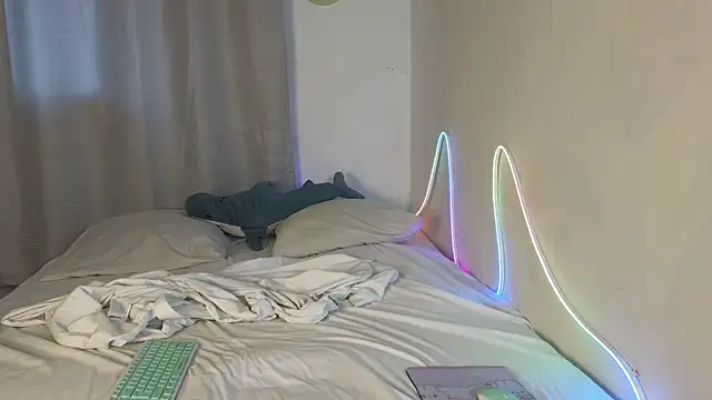 Julian wins online show from April 3, 1:02 am