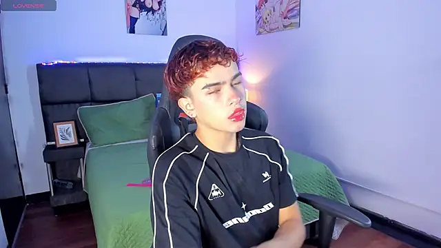 Aiiden 15 online show from November 20, 12:37 pm