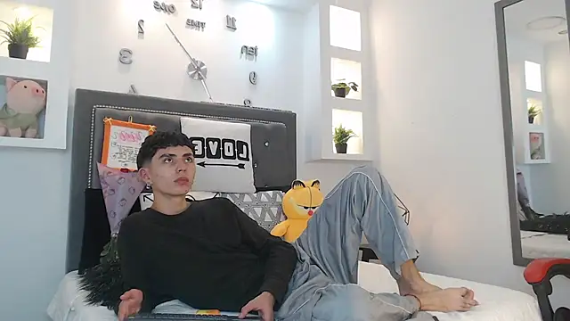 MaikyCooper online show from March 12, 4:30 am