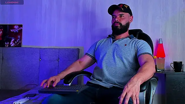 Luke Diaz7 online show from March 18, 2:47 am