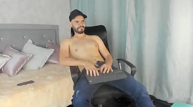 Luke Diaz7 online show from February 24, 12:09 am