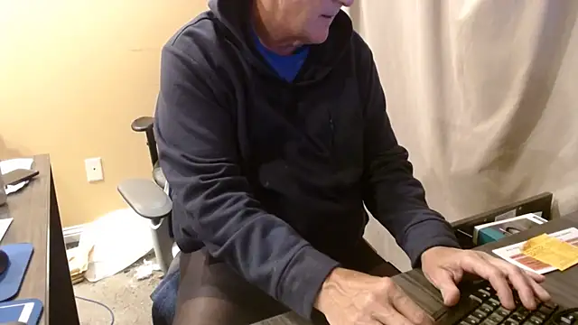 olderandwiser2 online show from November 10, 5:01 am