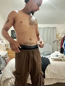 Snapshot of Rican8inches chatting on October 20, 8:35 pm Rican8inches online show from October 20, 8:35 pm