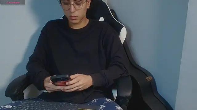 Snapshot of salvatore_montt chatting on February 14, 1:34 am salvatore montt online show from February 14, 1:34 am