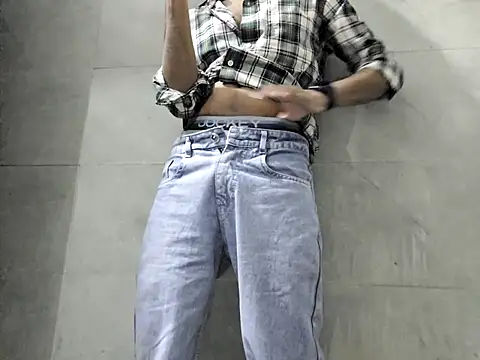 Snapshot of Lustyluckyy chatting on October 31, 3:48 pm Lustyluckyy online show from October 31, 3:48 pm