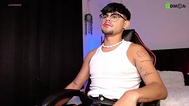 Snapshot of isaac-saenz chatting on September 9, 9:57 pm isaac-saenz online show from September 9, 9:57 pm