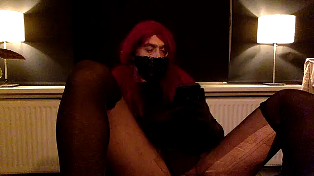 Snapshot of Bleueyez007 chatting on October 31, 3:30 am Bleueyez007 online show from October 31, 3:30 am