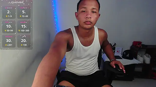 Snapshot of Gooss_cum chatting on October 20, 3:32 am Gooss cum online show from October 20, 3:32 am