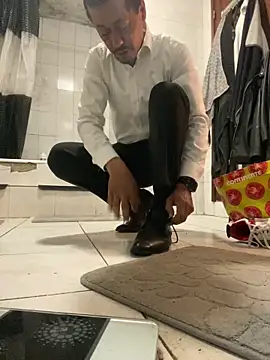 rogerdik76 online show from March 19, 6:27 am