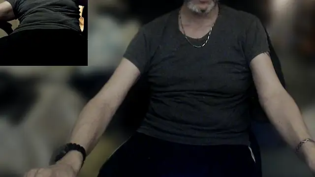 maxdaddy690 online show from April 14, 8:52 pm