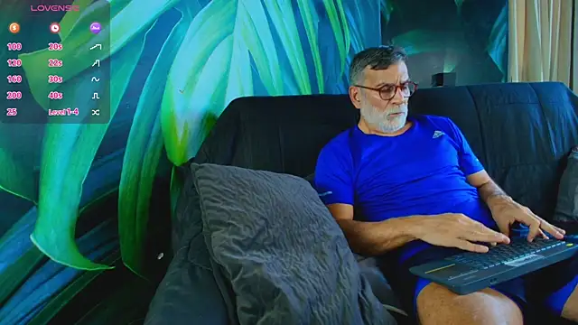 Snapshot of LukeCrews chatting on September 17, 7:15 pm LukeCrews online show from September 17, 7:15 pm