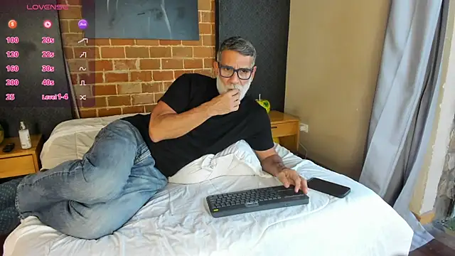 Snapshot of LukeCrews chatting on September 28, 8:18 pm LukeCrews online show from September 28, 8:18 pm