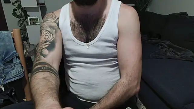 maialinofriuli online show from November 11, 1:21 am