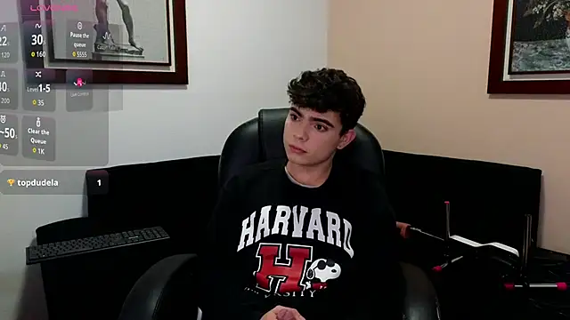 lukeboyce33 online show from April 10, 6:20 am