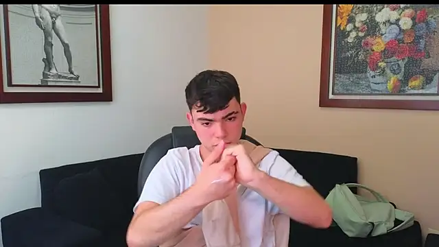 lukeboyce33 online show from September 24, 9:46 pm