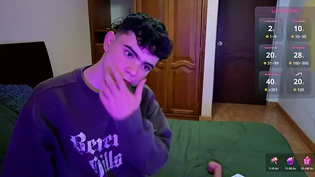 lukeboyce33 online show from April 14, 4:23 am