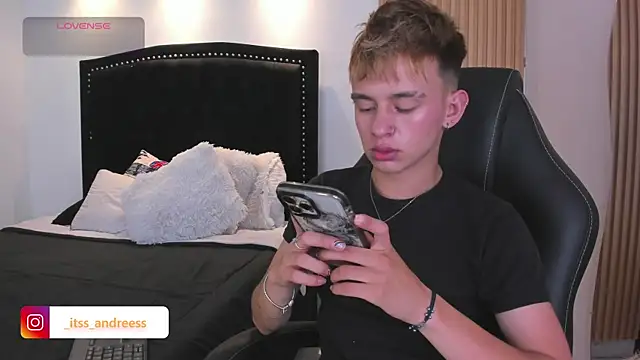 LiamWildx20 online show from July 12, 4:36 am