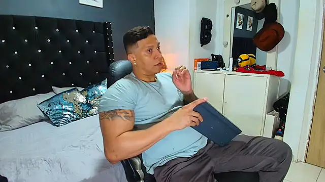 ethan dalton  online show from March 19, 2:59 am