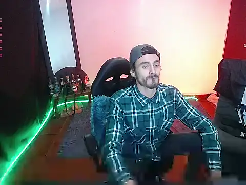 Aaron malikk online show from October 31, 1:18 am