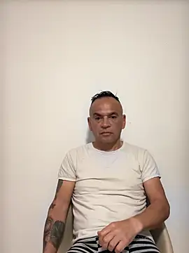 mateocali25 online show from May 23, 11:59 am