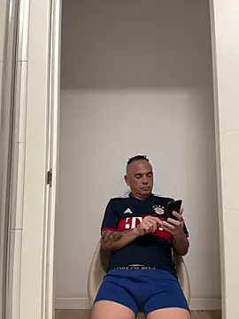 mateocali25 online show from May 18, 11:38 am