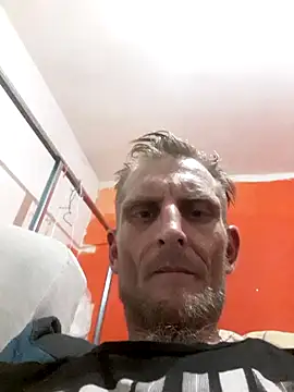 Snapshot of Tomassasdss chatting on October 1, 2:37 am Tomassasdss online show from October 1, 2:37 am