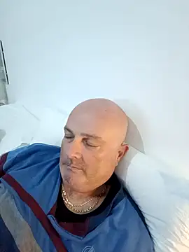 Alexis Bull online show from October 6, 9:19 pm