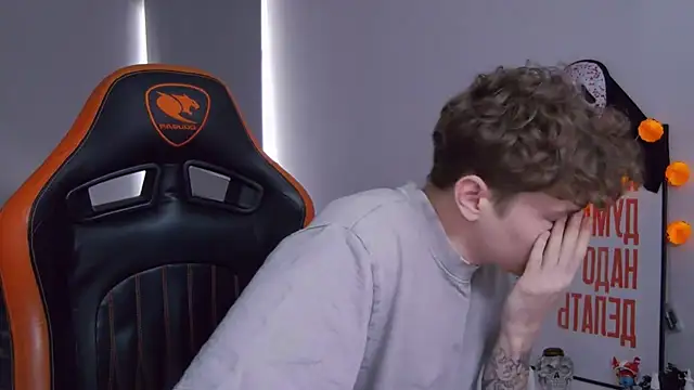 DanyDavis online show from November 2, 9:24 am